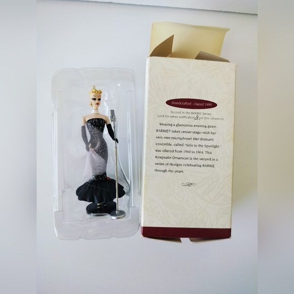 Hallmark Barbie Keepsake Ornament Solo in the Spotlight 1995 - Picture 2 of 4